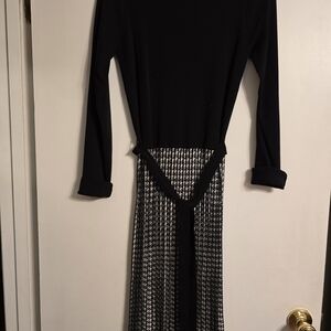 Max Studio Black and White Long Sleeve Dress